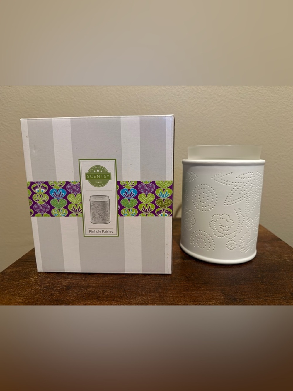 Scentsy Pinhole Paisley Warmer  - White